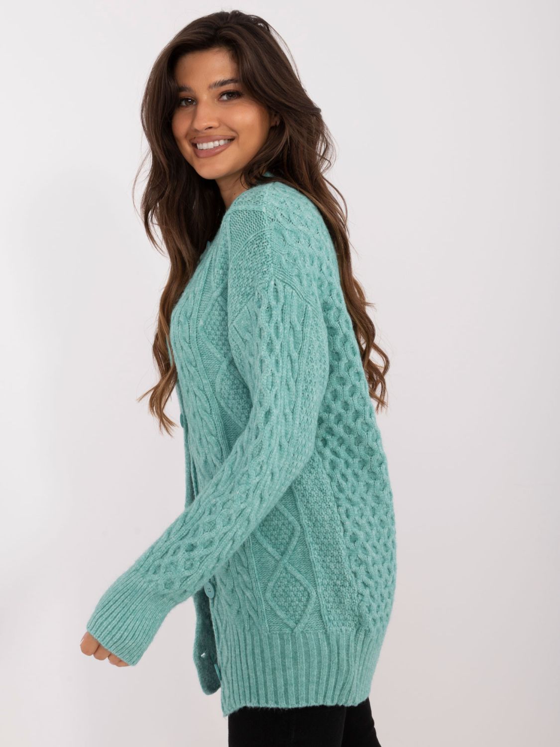 Langer mintgrüner Strickpullover mit Knöpfen und Struktur