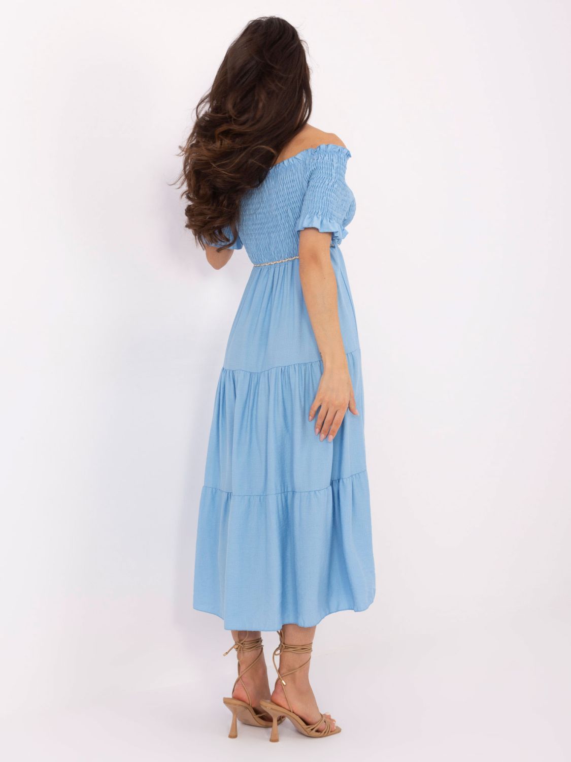 Ausgestellte blaue Kleid mit Gürtel