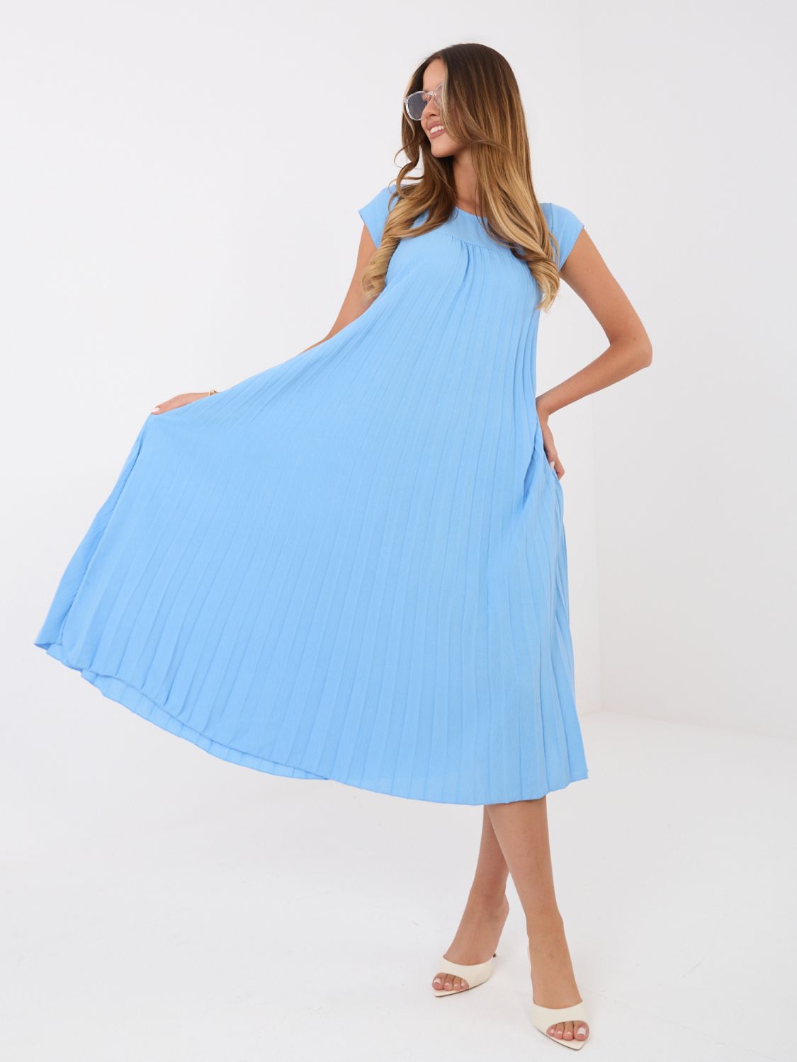 Blaues ärmelloses Cocktail-Midikleid