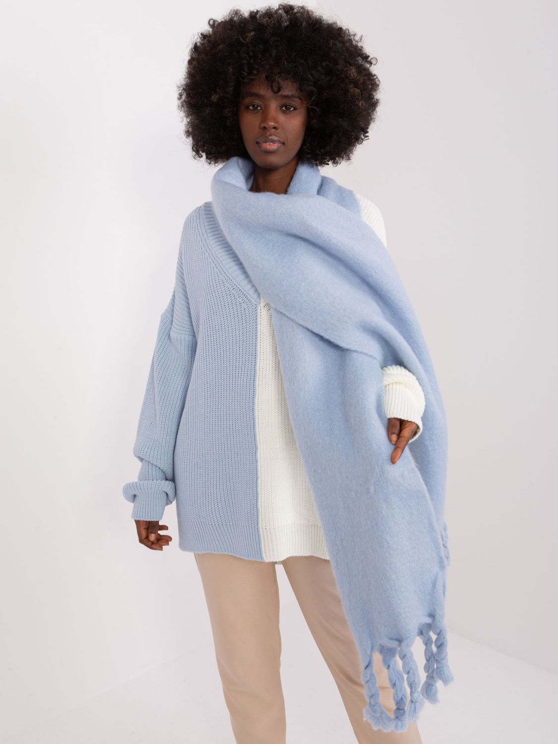 Eleganter blauer Schal