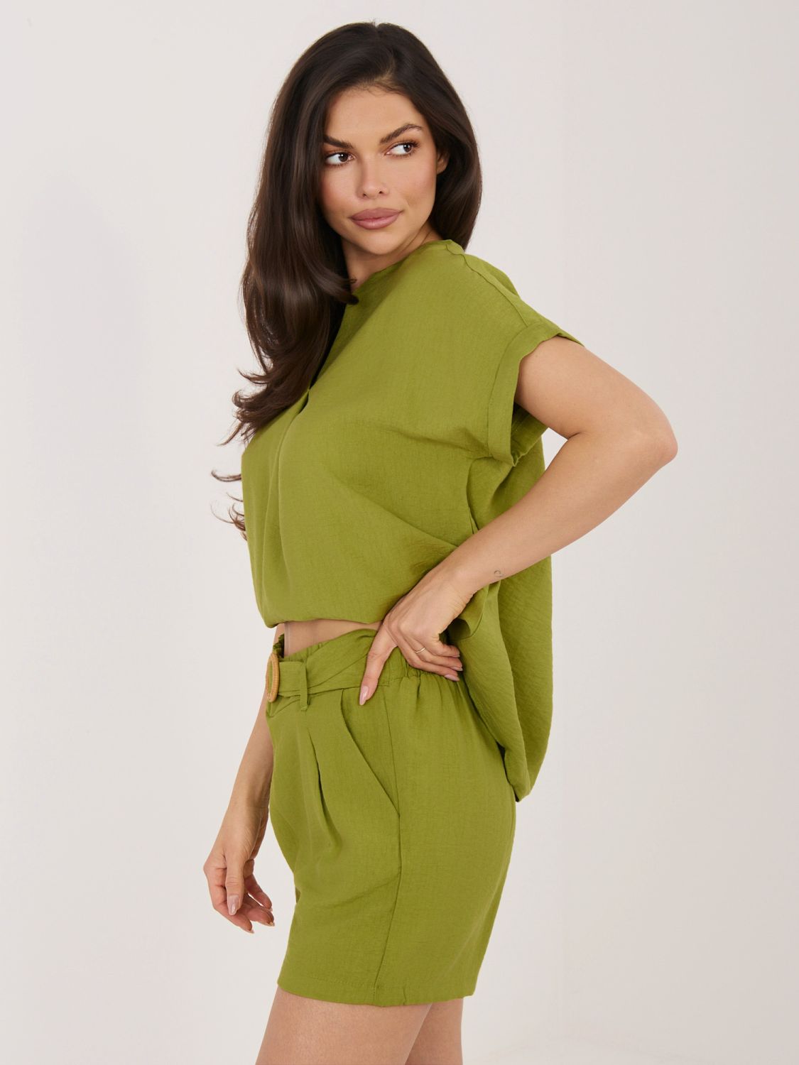 Damen-Shorts in Oliv mit Gürtel