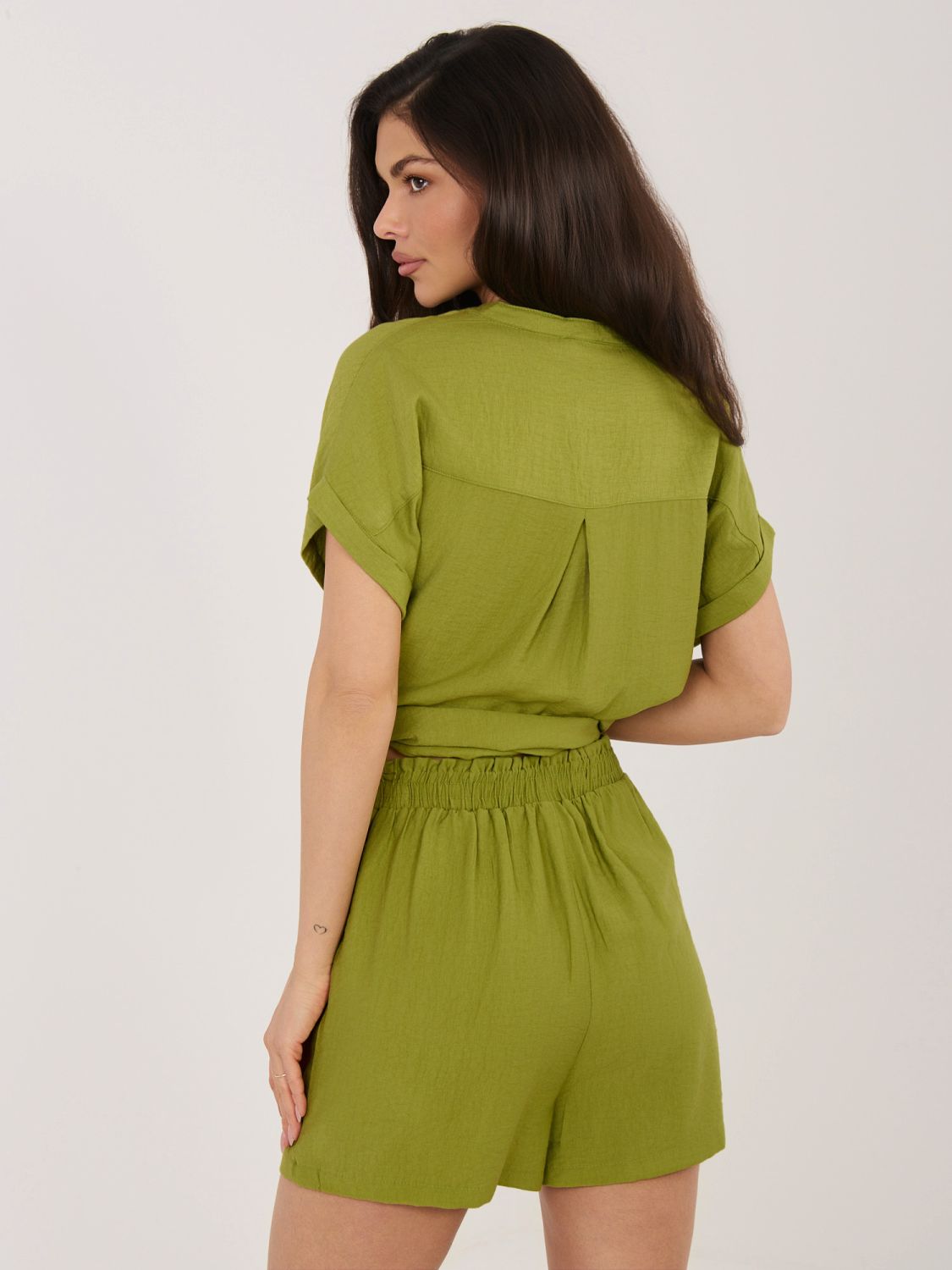 Damen-Shorts in Oliv mit Gürtel