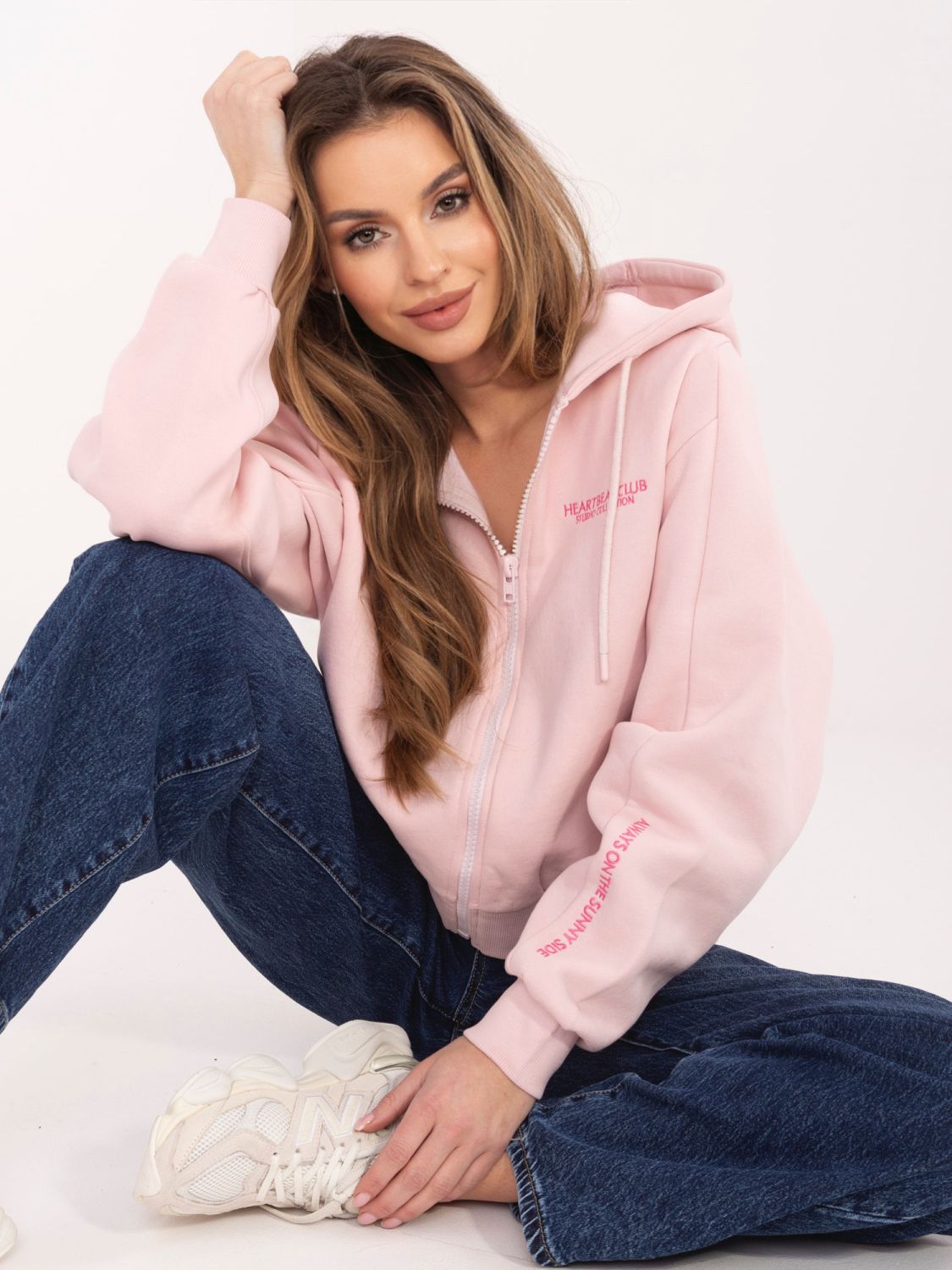 Kurzes rosa Kapuzen-Sweatshirt mit Reißverschluss