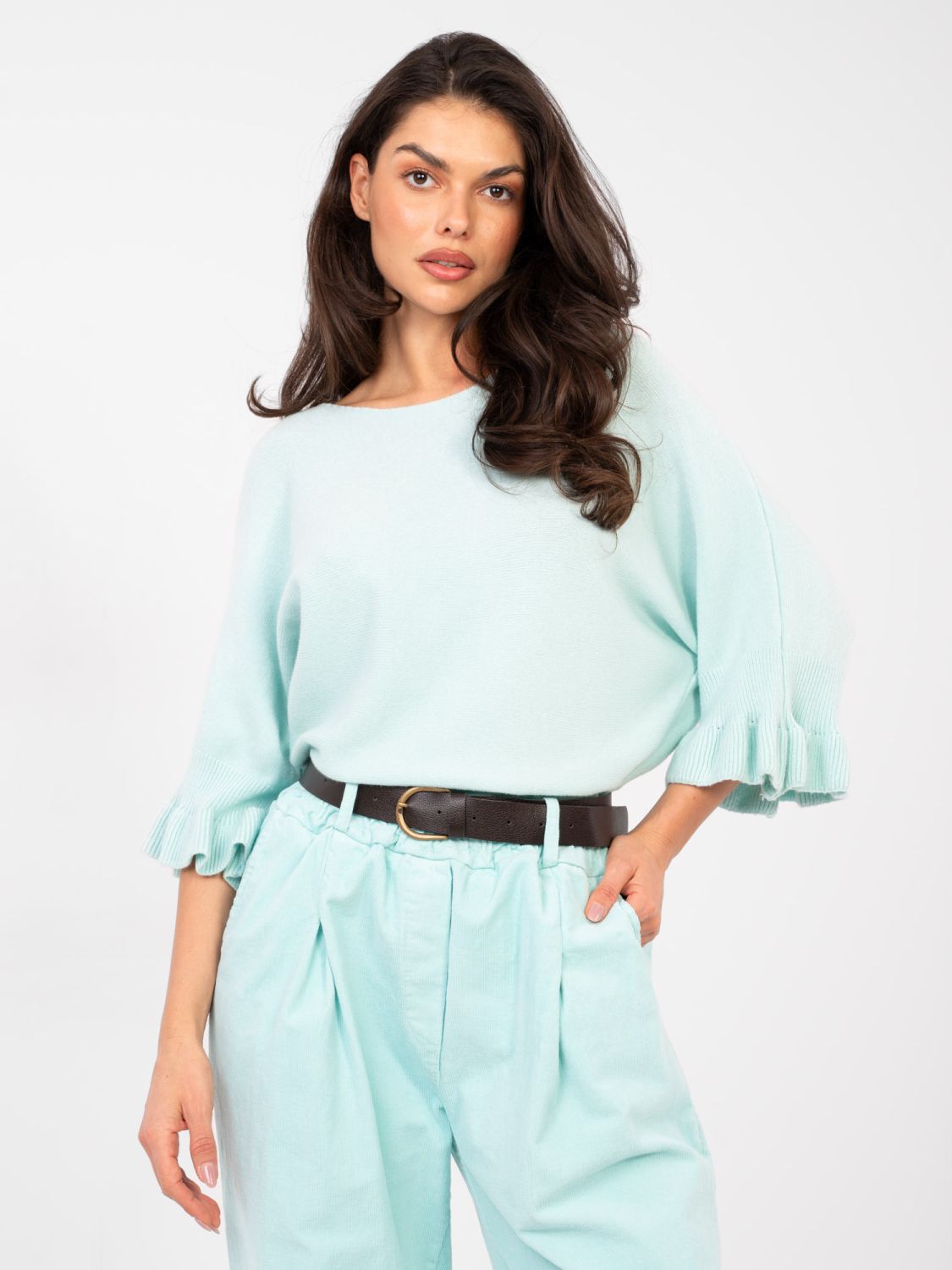 Eleganter hellblauer Pullover mit 3/4-Ärmeln und Volant