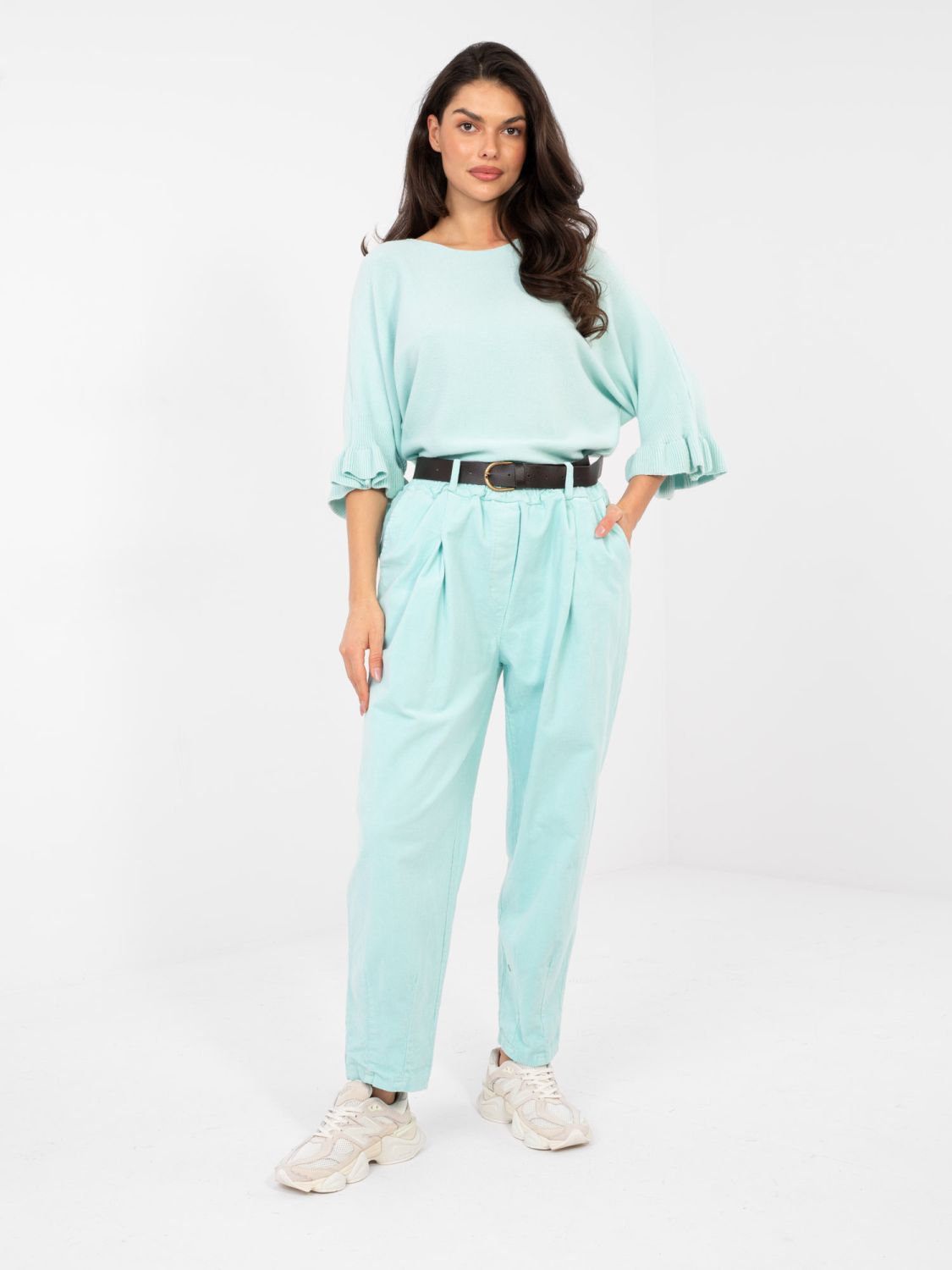 Eleganter hellblauer Pullover mit 3/4-Ärmeln und Volant