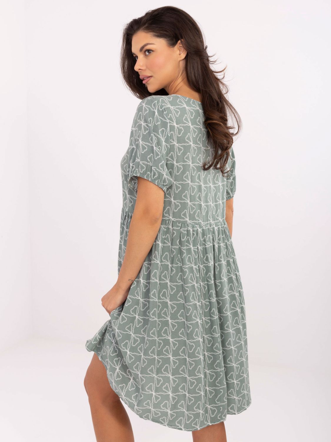 Pistazienfarbene ausgestellte Kleider