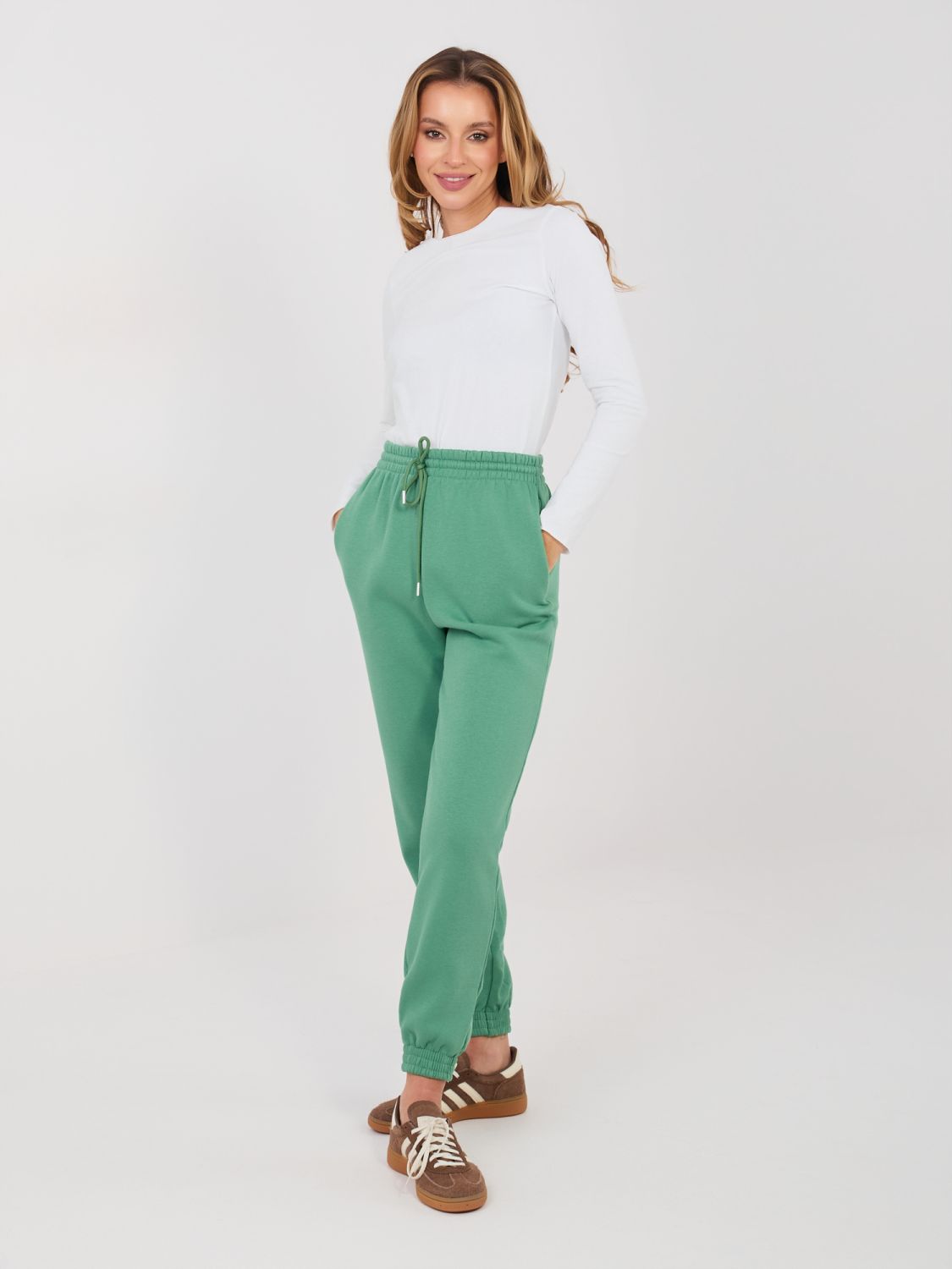 Pistaziengrüne Jogginghose mit hohem Bund