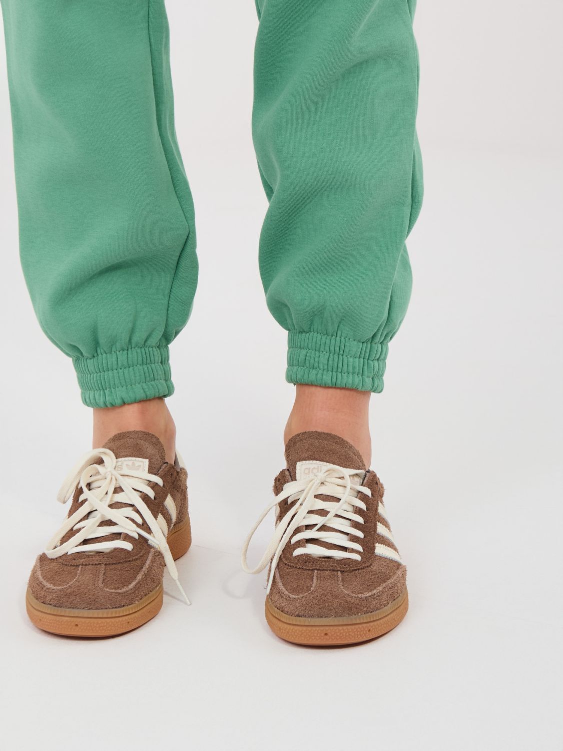 Pistaziengrüne Jogginghose mit hohem Bund