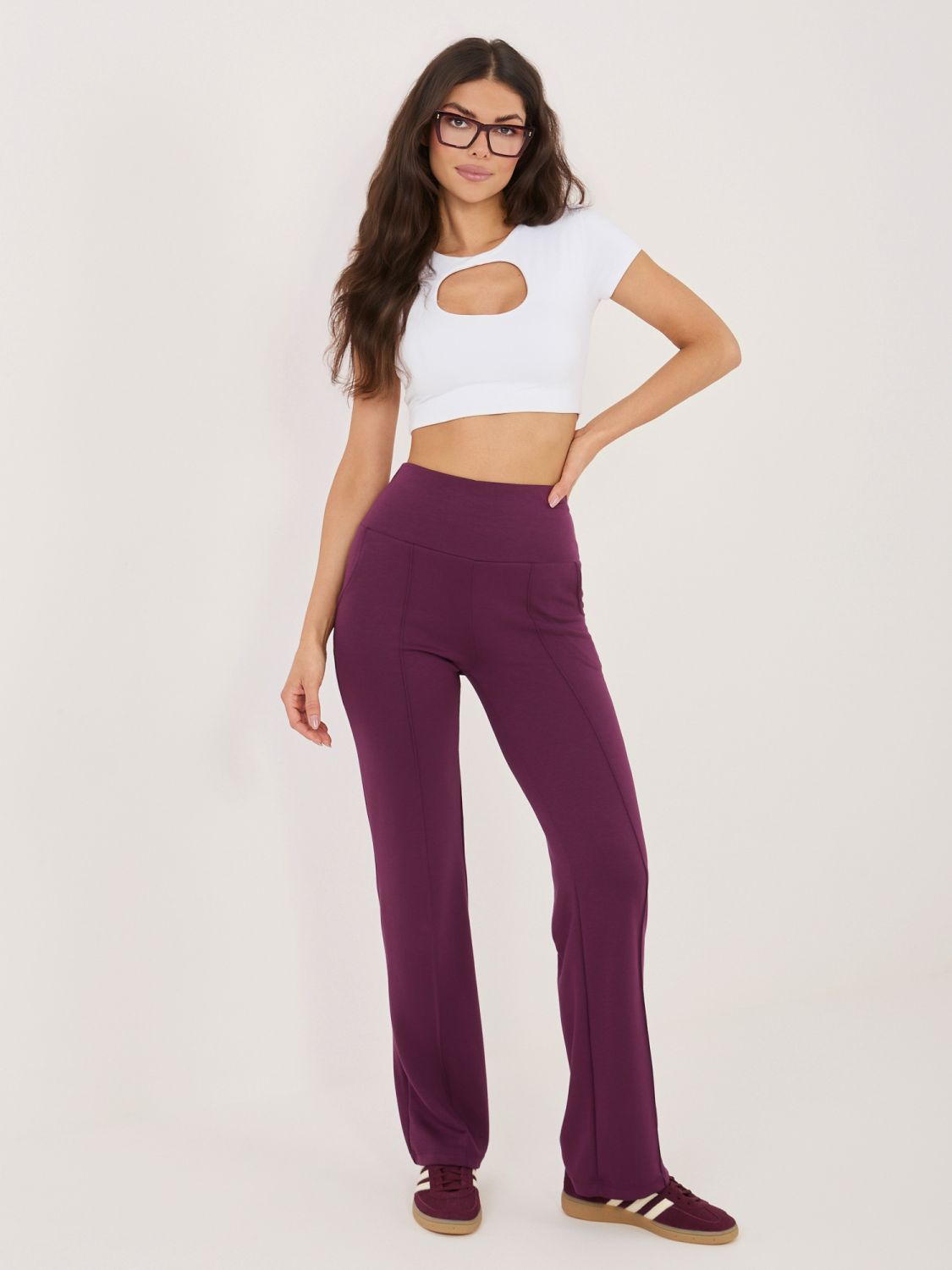 Lila Jogginghose mit geradem Bein