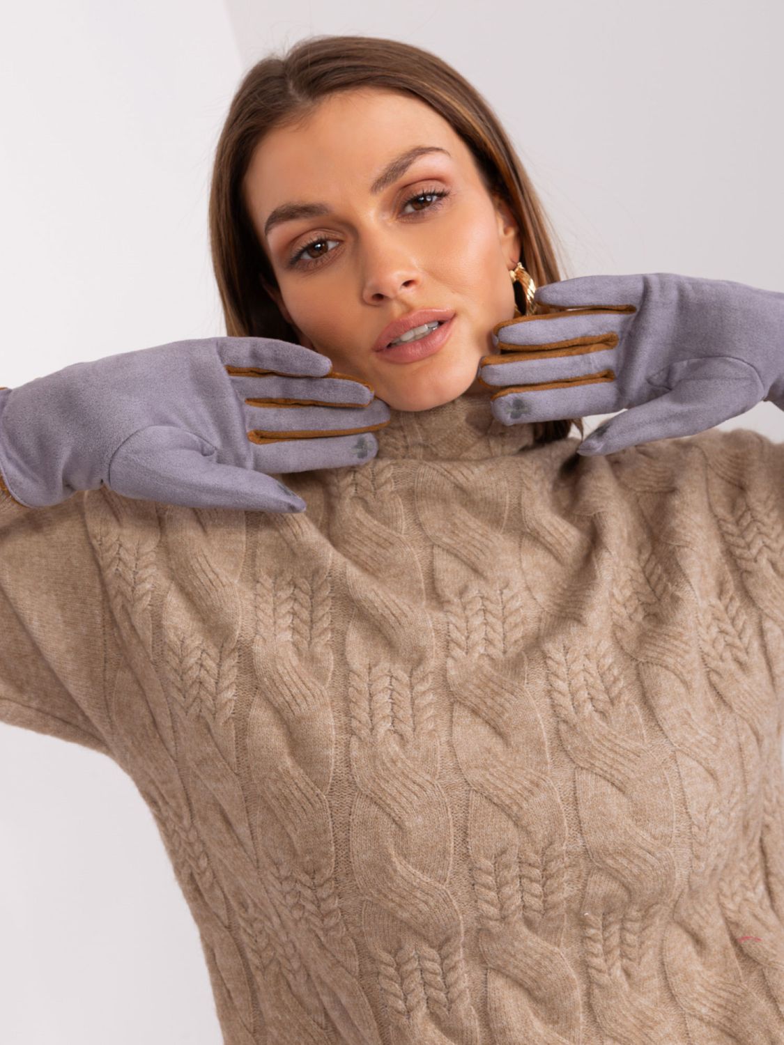 Graue Damenhandschuhe mit dekorativem Riemen