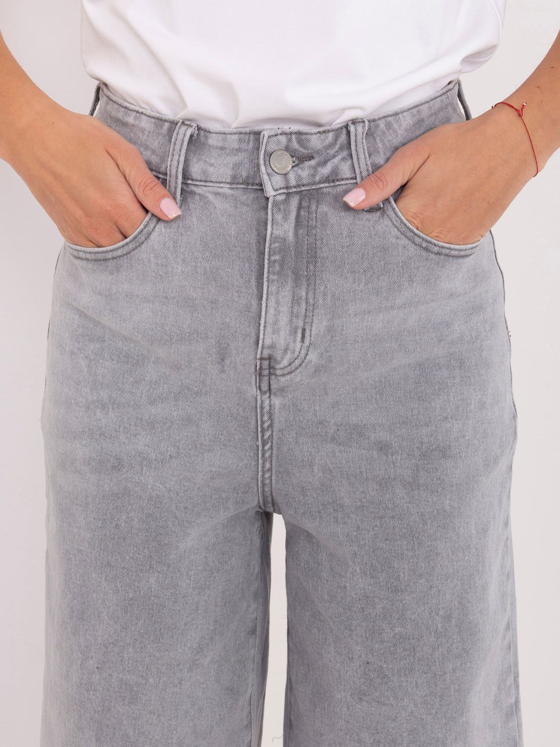 Graue Culotte-Jeans mit hohem Bund