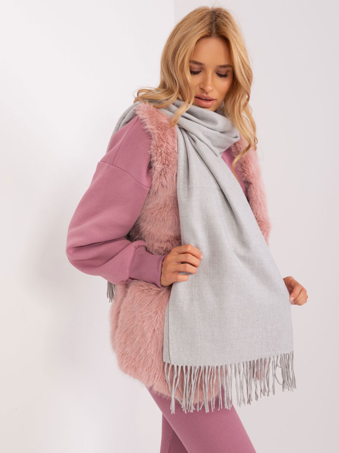 Grau Damen Schal aus Strick