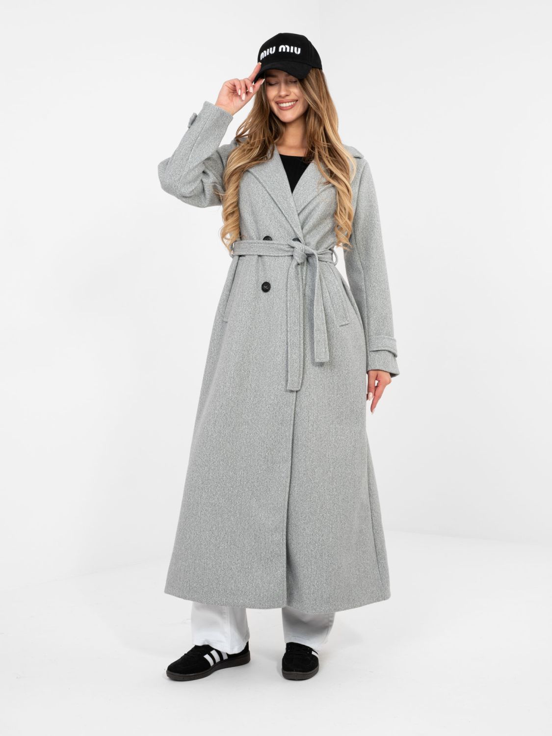 Eleganter grauer Übergangsmantel mit Gürtel