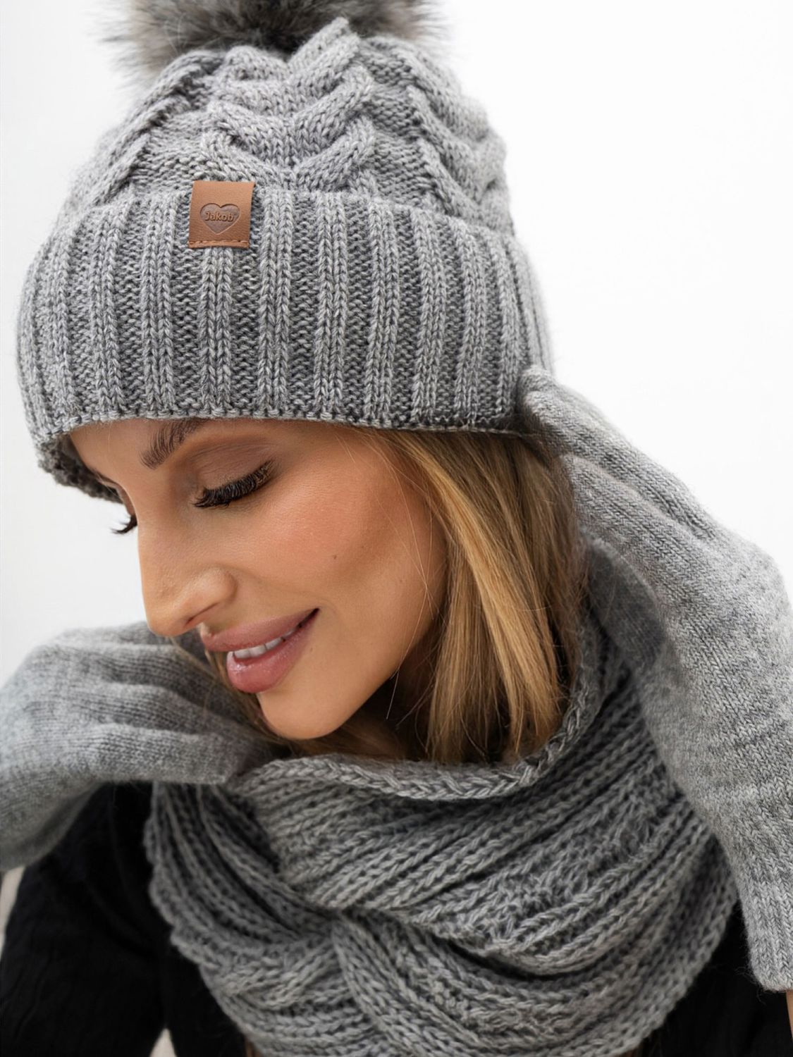 Winterset mit grauem Pompon