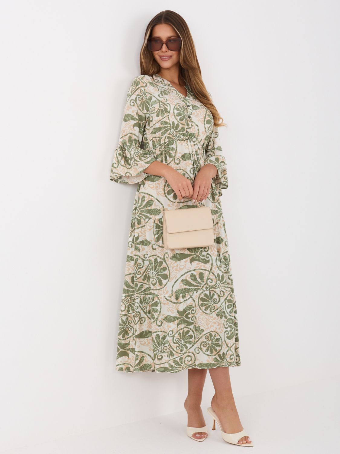Grünes Midi-Kleid mit Print und Bindegürtel