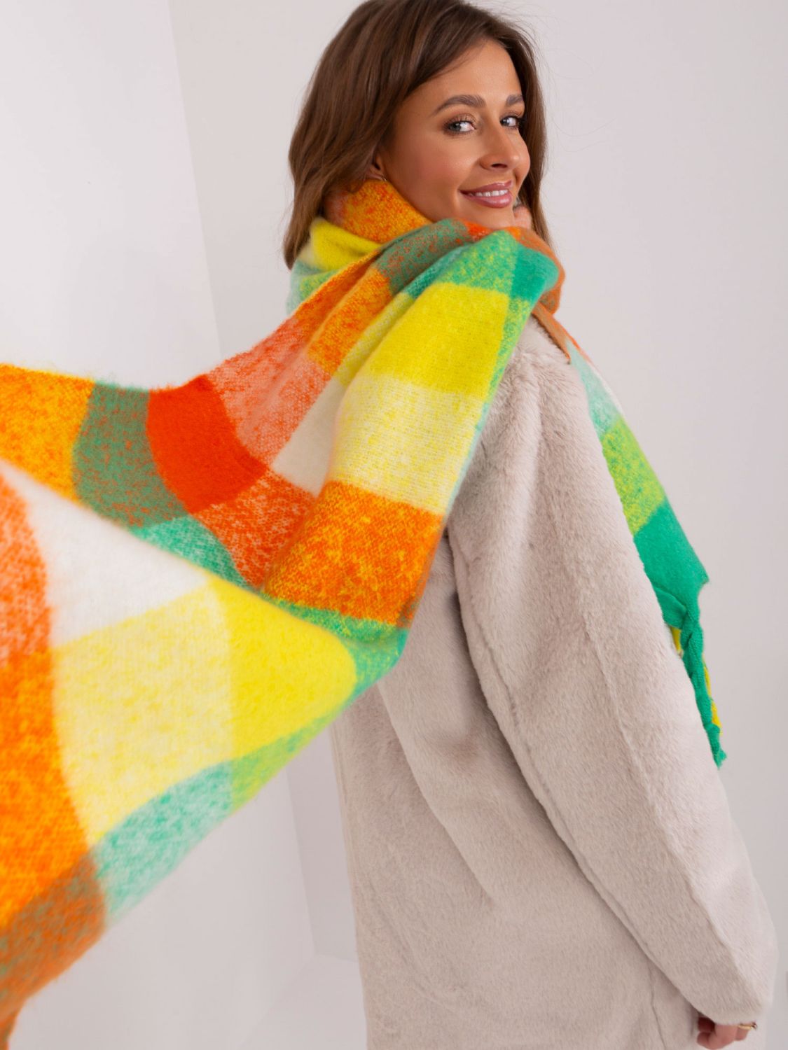 Schal mit Fransen in hellgrün