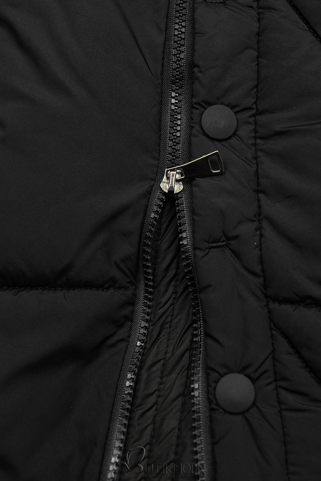 Steppjacke mit Kapuze für den Winter Schwarz