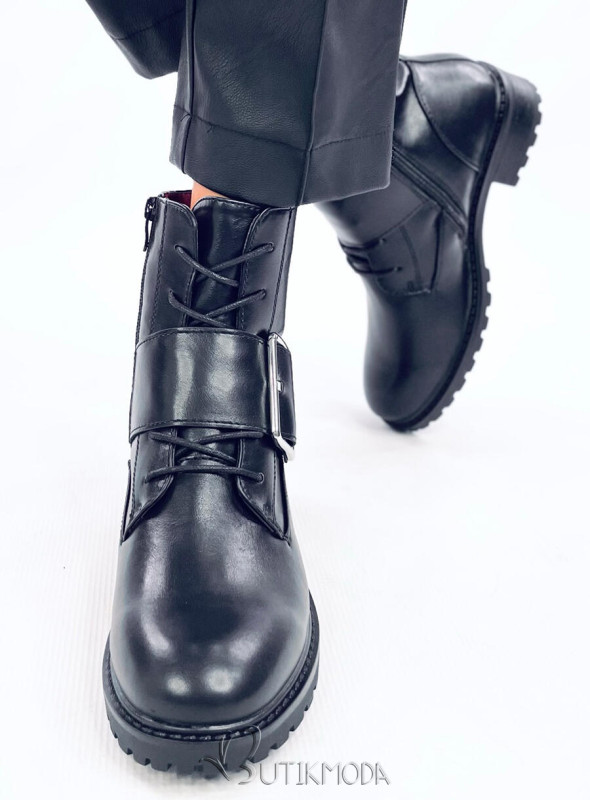 Schwarze Schnürstiefel mit Schnalle