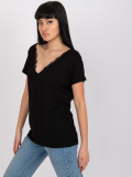 Elegantes schwarzes T-Shirt mit Spitze