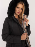 Damen schwarze Winterjacke mit Kapuze