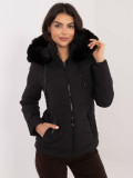 Stylische schwarze Winterjacke mit Kapuze