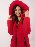 Stylische rote Winterjacke