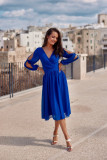 Ausgestelltes Kleid mit Wickelausschnitt in intensivem Blau