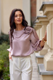 Bluse in Cappuccino mit Rosenapplikation