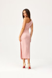 Satiniertes Midi-Kleid mit einem Schulterträger in Rosa