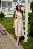 Beiges Midi-Kleid mit Wickelausschnitt und breiten Trägern