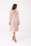 Rosa ausgestelltes Kleid mit Wickelausschnitt und langen Ärmeln