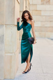 Satiniertes Midi-Kleid mit einem langen Ärmel, grün