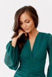 Grünes, gerafftes Kleid mit Puffärmeln