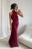Langes bordeauxrotes Maxikleid mit Schlitz