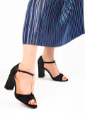 Schwarze Damen klassische Sandalen mit hohen Absätzen