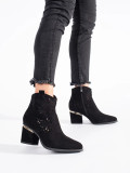 Schwarze durchbrochene Stiefeletten