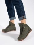 Dunkelgrüne Wanderschuhe