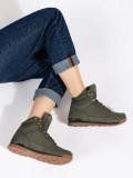 Dunkelgrüne Wanderschuhe