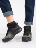 Schwarz-grüne Wanderschuhe