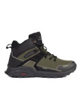 Schwarze und grüne gefütterte Wanderschuhe