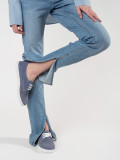 Blaue durchbrochene Sneakers aus echtem Leder