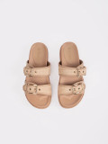 Beige flache Sandalen mit Schnallen