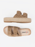 Beige geflochtene Pantoletten auf Plattform mit Schnallen