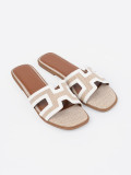 Weiße Slipper mit flachem Absatz