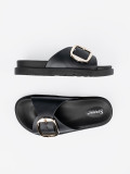 Schwarze Damen-Sandalen mit goldener Schnalle