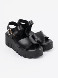 Schwarze Sandalen mit hoher Plattform