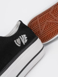 Schwarze Sneakers mit Love-Schriftzug