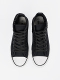 Luftige schwarze Sneakers