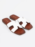 Weiße Sandalen mit offener Zehe