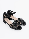 Elegante schwarze Sandalen mit niedrigem Absatz